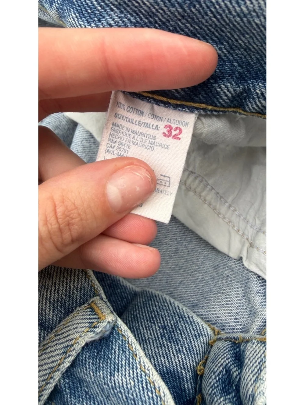 Vintage Tommy Hilfiger Light Blue Denim Shorts Size 32